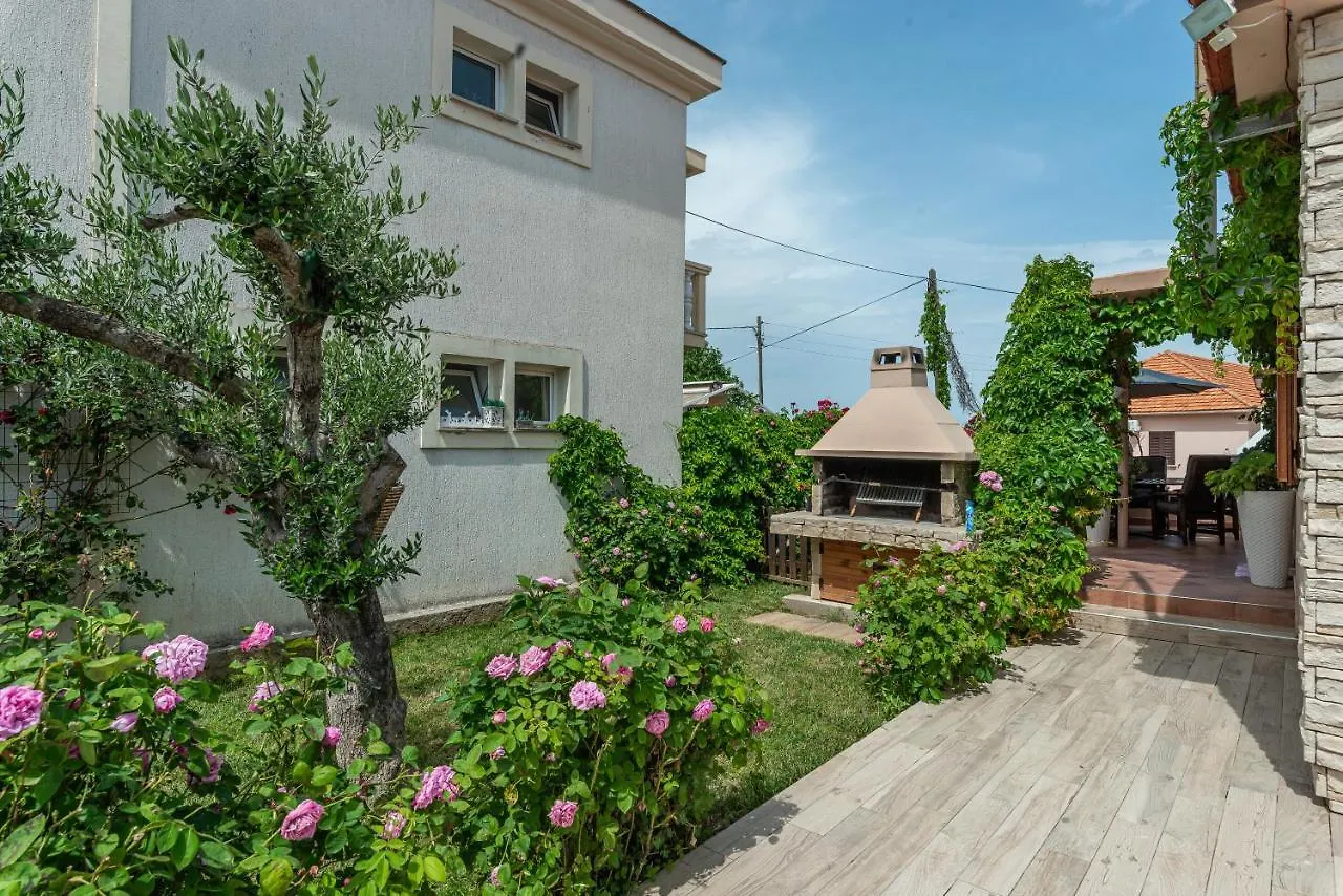 פטרצ'אנה Beachfront Holiday Home Delight With Private Pool