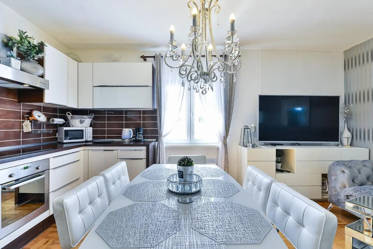 פטרצ'אנה Beachfront Holiday Home Delight With Private Pool