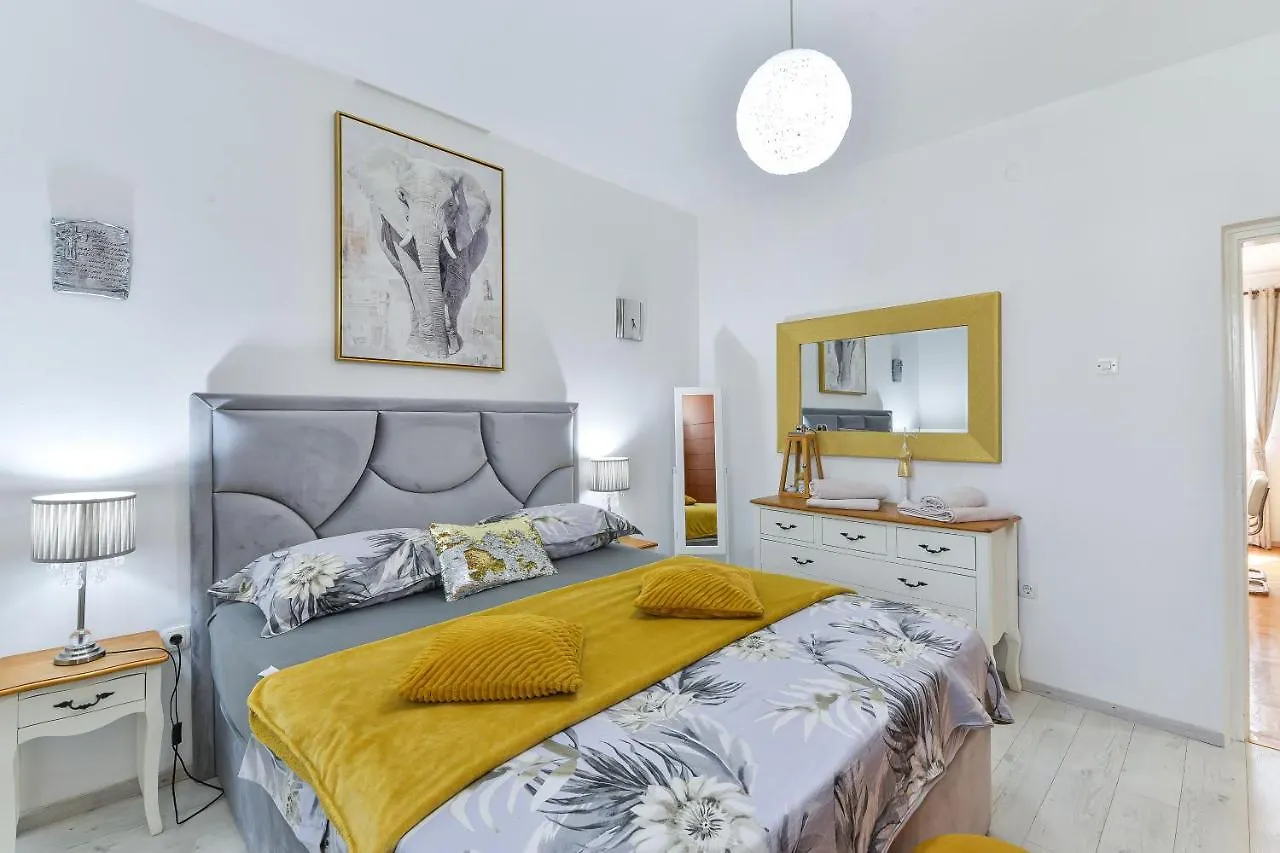 פטרצ'אנה Beachfront Holiday Home Delight With Private Pool 0*,
