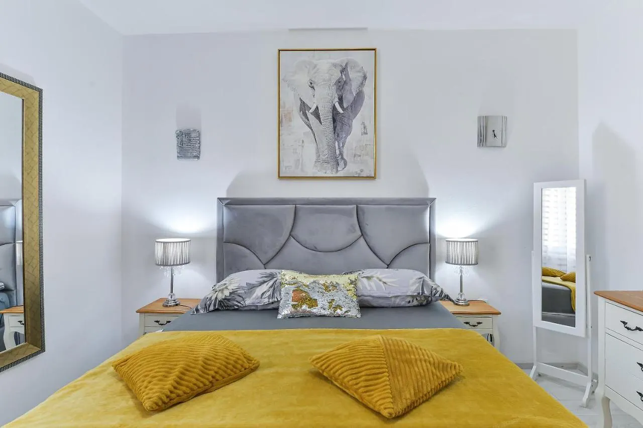 פטרצ'אנה Beachfront Holiday Home Delight With Private Pool