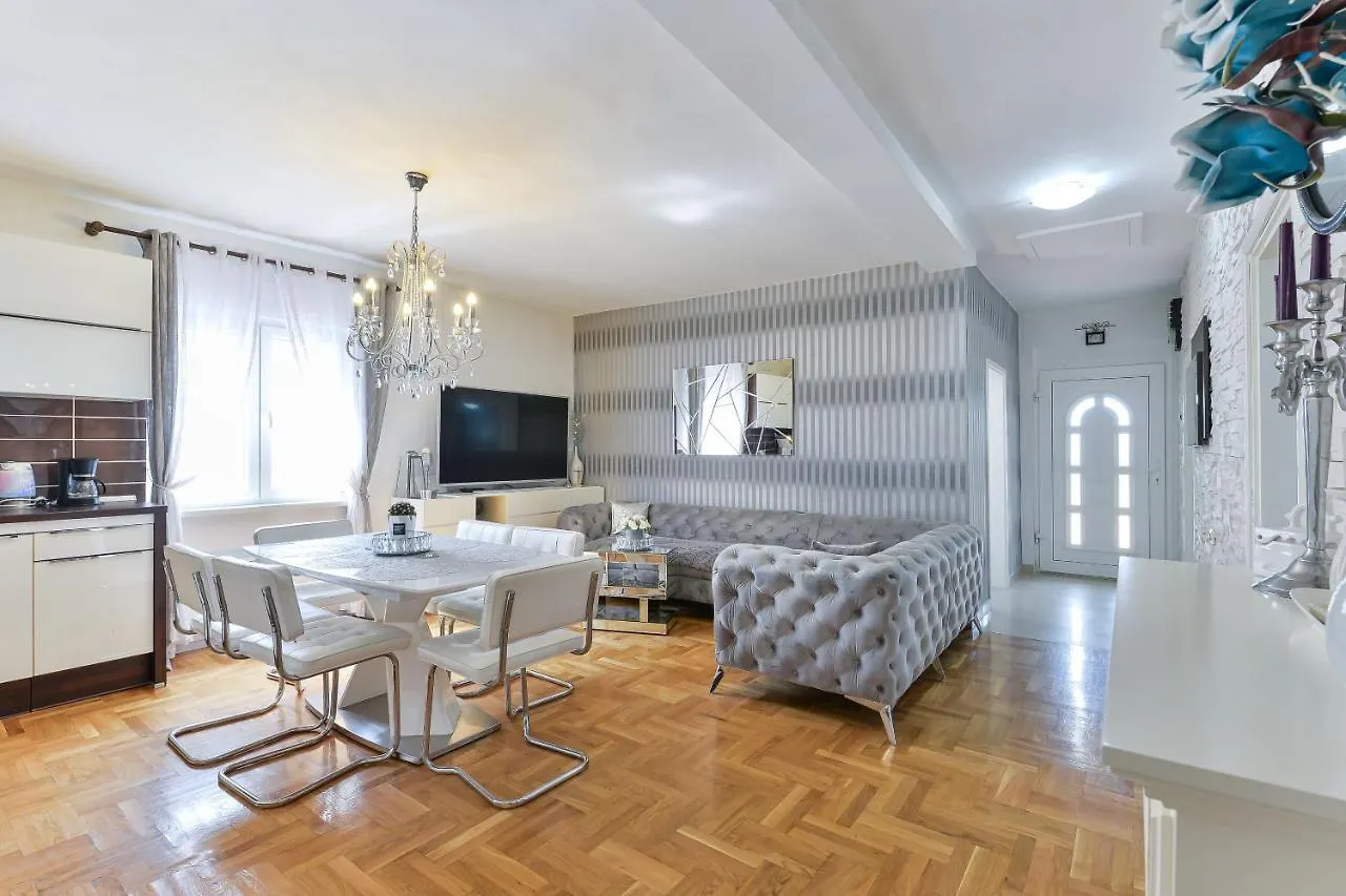 פטרצ'אנה Beachfront Holiday Home Delight With Private Pool