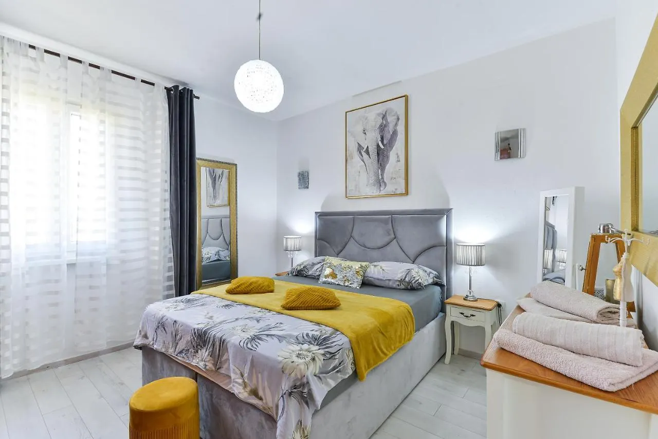 פטרצ'אנה Beachfront Holiday Home Delight With Private Pool קרואטיה